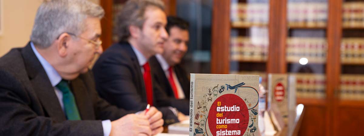 Doble Grado en  Relaciones Internacionales + Turismo